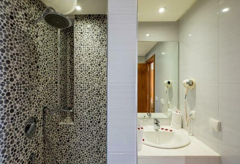 اتاق استاندارد سه نفره, Ayoub & Spa