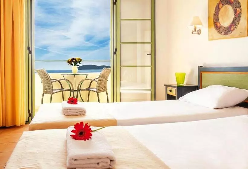 海の見えるスタンダードスタジオ, Hotel Dafni