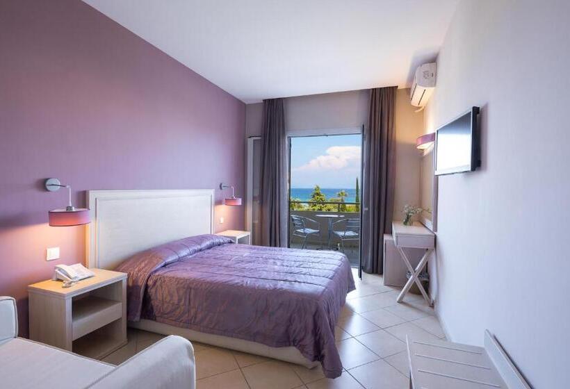 标准间带游泳池, Delfinia