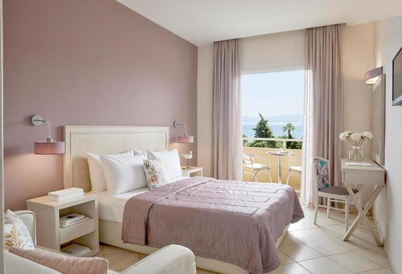 标准间带游泳池, Delfinia