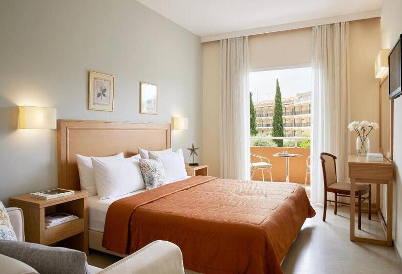 标准房带园景, Delfinia