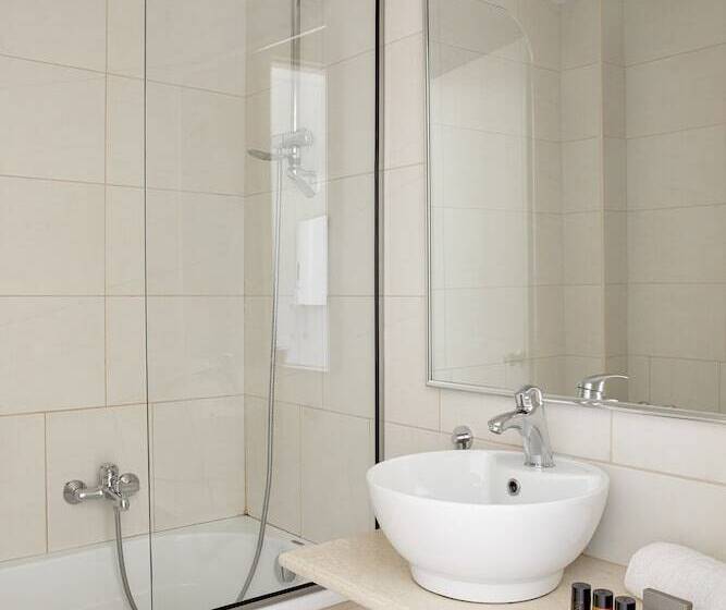 标准房带园景, Delfinia