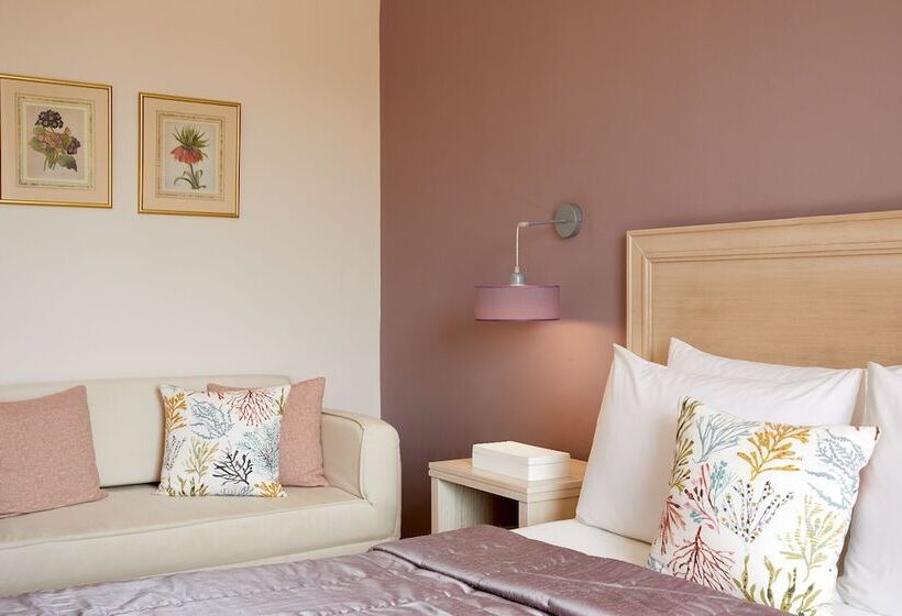 标准房带园景, Delfinia