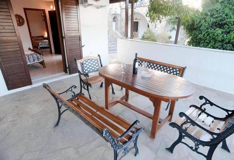 דירת שני חדרים, Paros