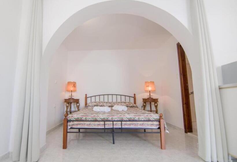 شقة غرفة واحدة, Paros