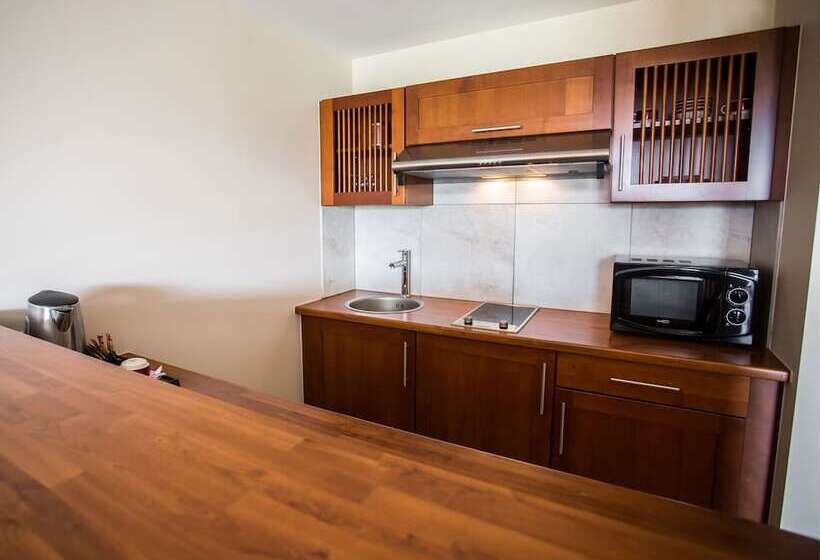 스탠다드 스튜디오, Ramada Hotel & Suites By Wyndham Noumea