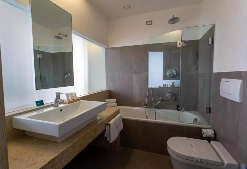 اتاق استاندارد با بالکن و چشم‌انداز دریا, Smy Aran Blu Roma Mare