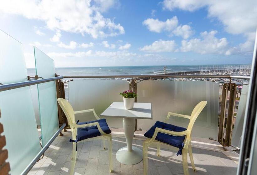 غرفة قياسية مطلّة علي البحر مزوَّدة بشُرفة, Smy Aran Blu Roma Mare