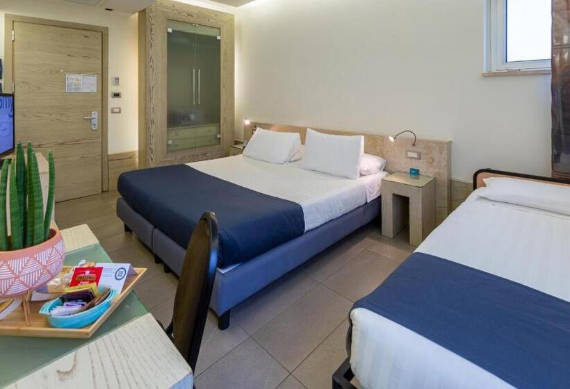 غرفة سوبيريور ثلاثية مطلّة علي البحر, Smy Aran Blu Roma Mare