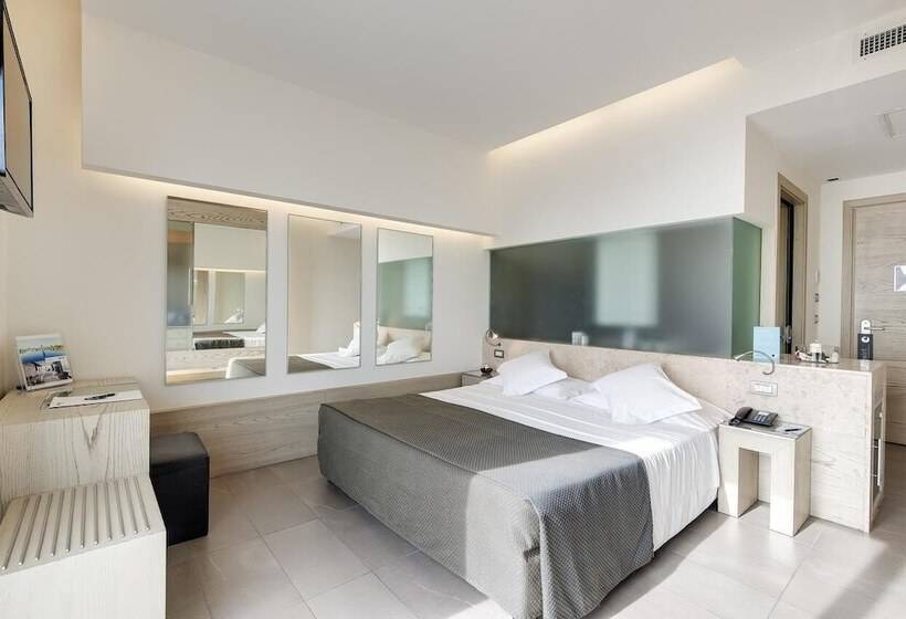 غرفة سوبيريور مطلّة علي البحر مزودة بشُرفة, Smy Aran Blu Roma Mare