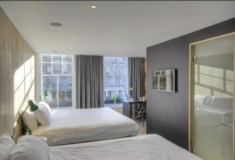 スタンダードトリプルルーム, Grassmarket