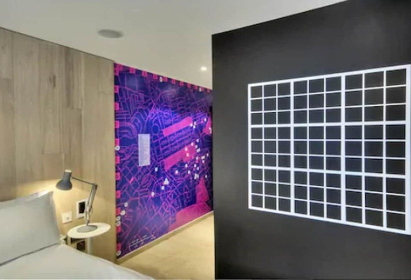 スタンダードトリプルルーム, Grassmarket