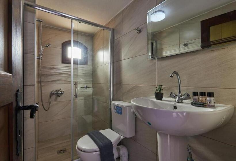 标准工作室, Mila Malia Studios