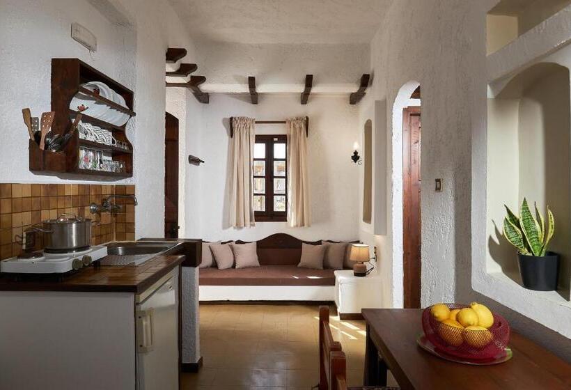 高级工作室, Mila Malia Studios