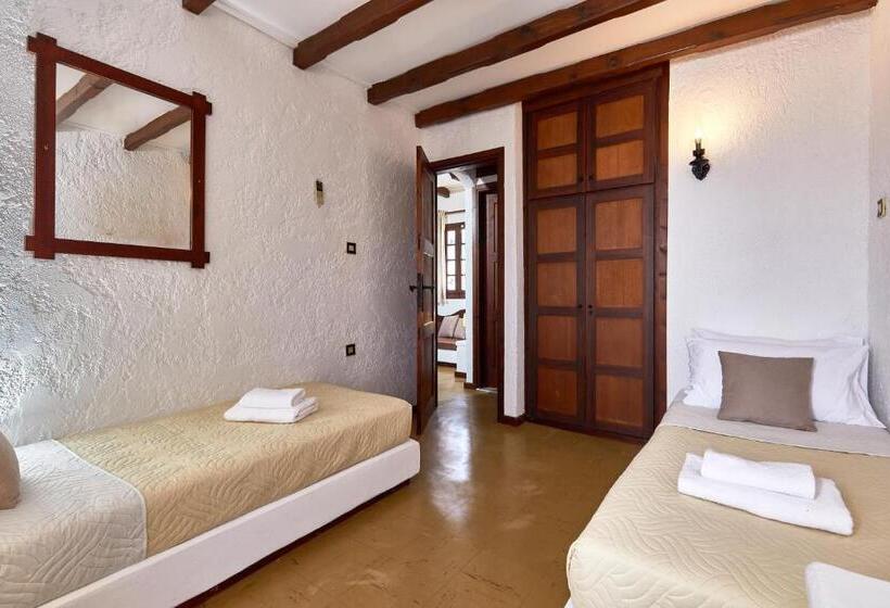 高级工作室, Mila Malia Studios