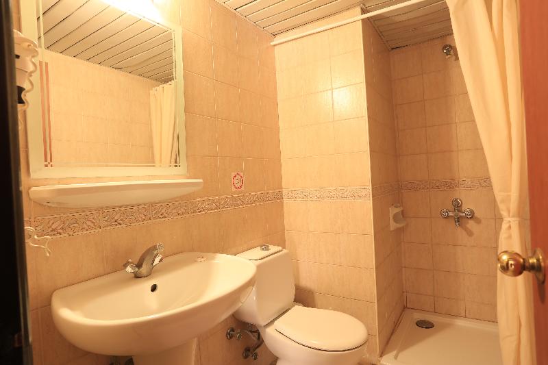 스탠다드 스튜디오, Amaris Apartments