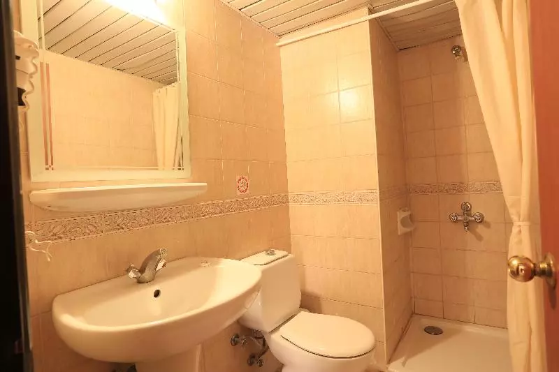 استودیوی استاندارد, Amaris Apartments