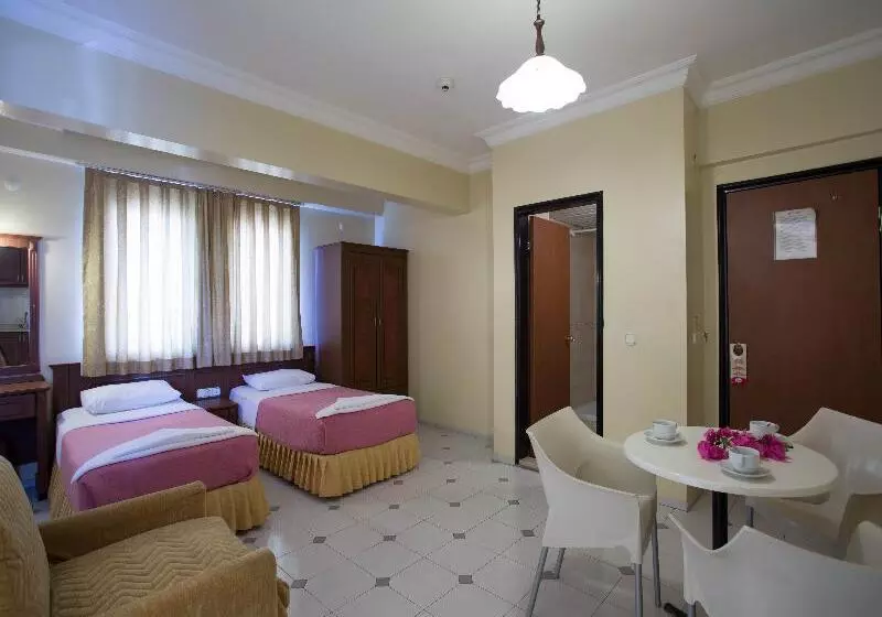 استودیوی استاندارد, Amaris Apartments