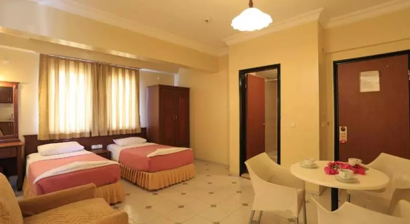استودیوی استاندارد, Amaris Apartments