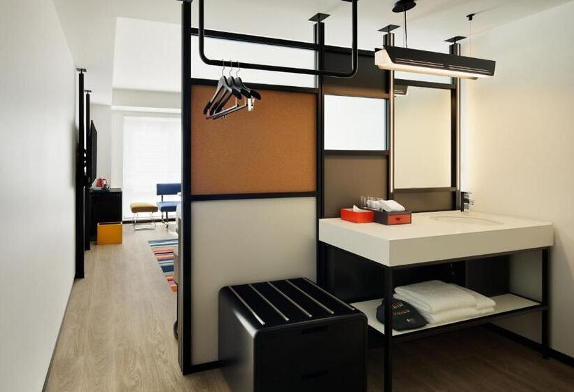 Standard Room Queen Size Bed