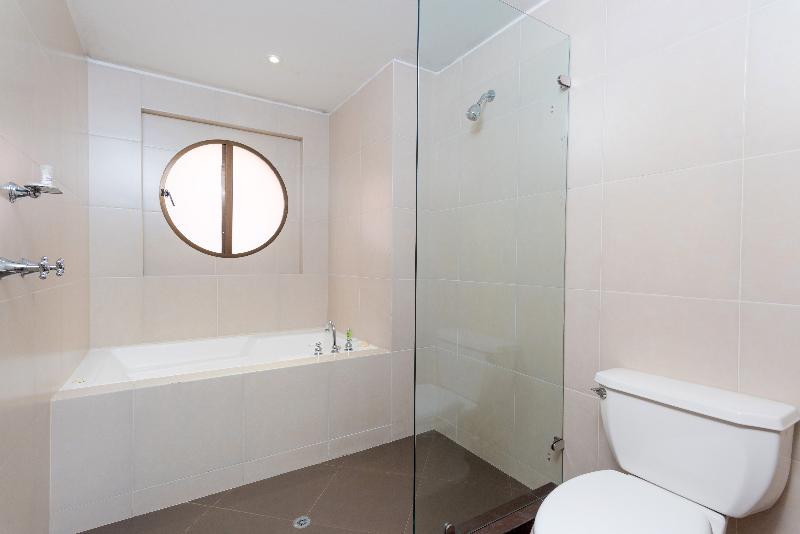 جناح, Casa Real 93