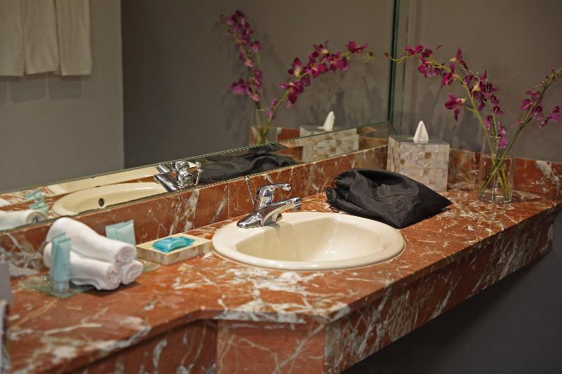 جناح, Crowne Plaza Panama, An Ihg