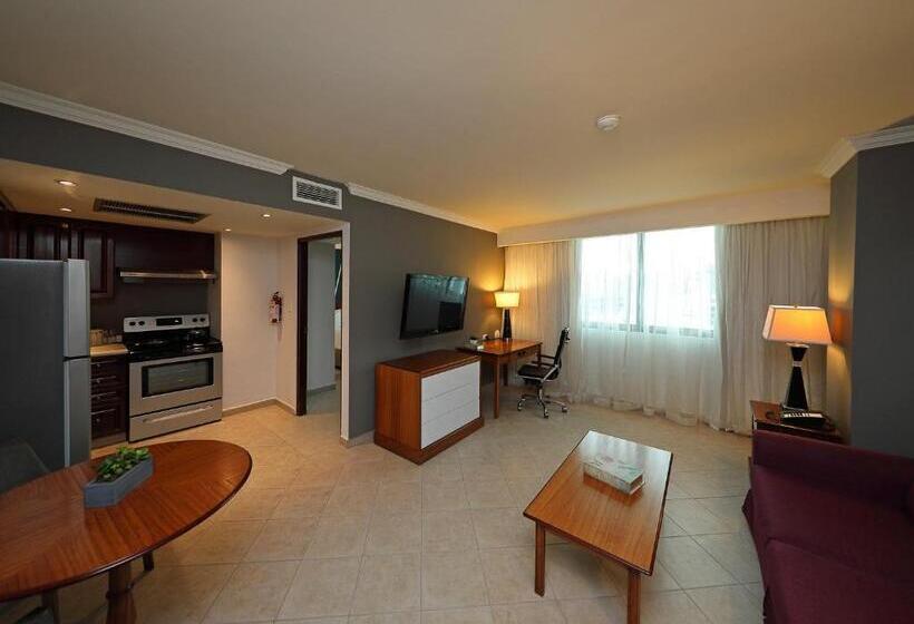 جناح سرير كينج, Crowne Plaza Panama, An Ihg