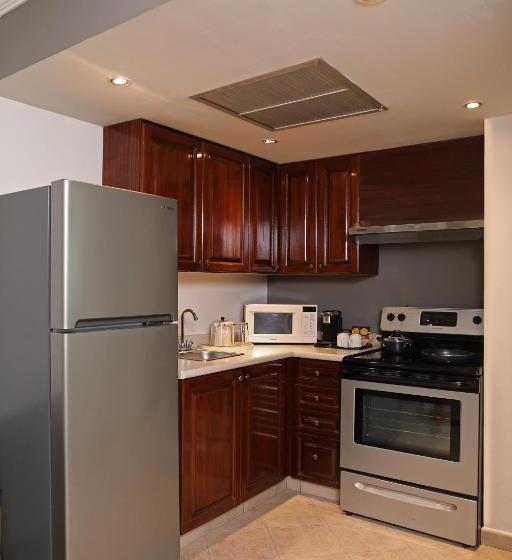 מיטת קינג בסוויטה, Crowne Plaza Panama, An Ihg