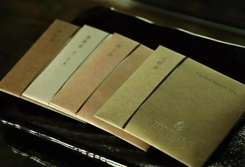 キングサイズベッドのデラックスルーム, Four Seasons Hotel Tokyo At Marunouchi