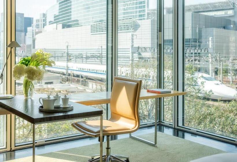 Номер Премиум, Four Seasons Hotel Tokyo At Marunouchi