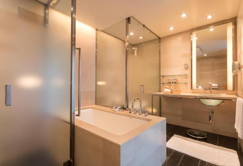 غرفة ديلوكس سرير كينج مطلة على المدينة, Four Seasons Hotel Tokyo At Marunouchi