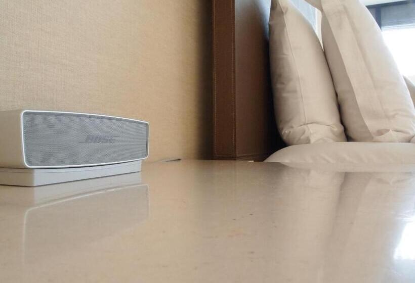 غرفة ديلوكس سرير كينج مطلة على المدينة, Four Seasons Hotel Tokyo At Marunouchi