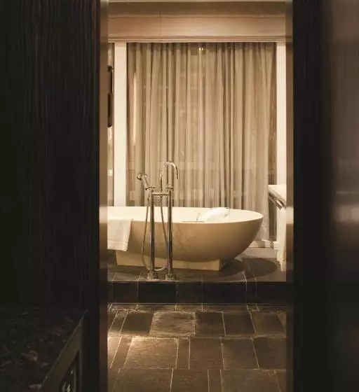 デラックススイート, Four Seasons Hotel Tokyo At Marunouchi