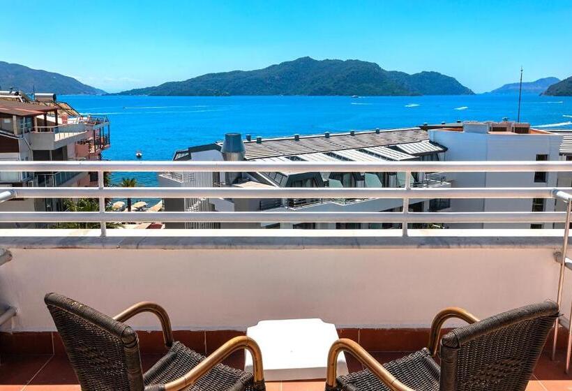 غرفة قياسية مطلّة علي البحر, Kayamaris