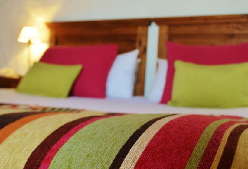 غرفة كلاسيكية, Lares De Chacras