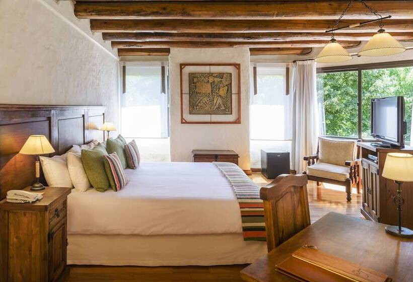 غرفة كلاسيكية, Lares De Chacras