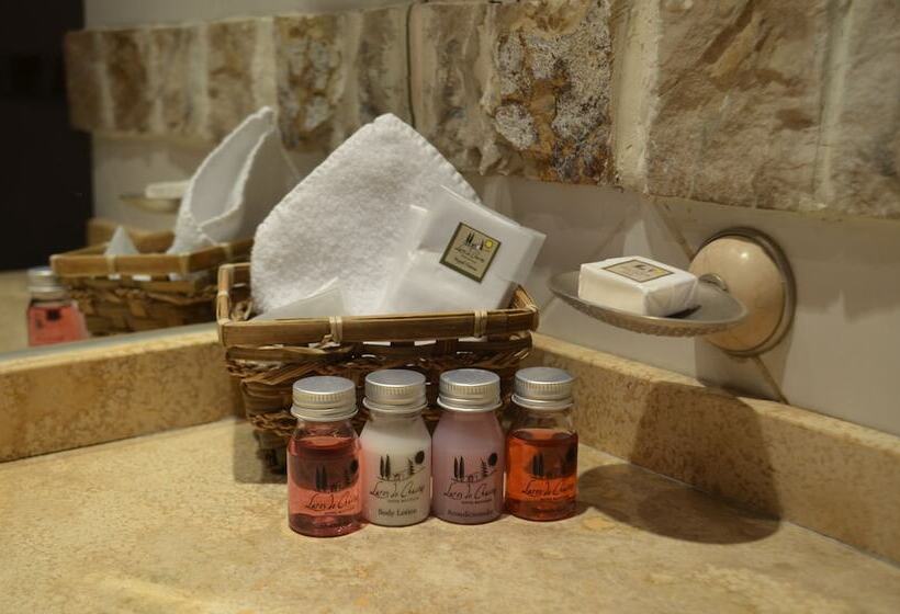 غرفة كلاسيكية ثلاثية, Lares De Chacras