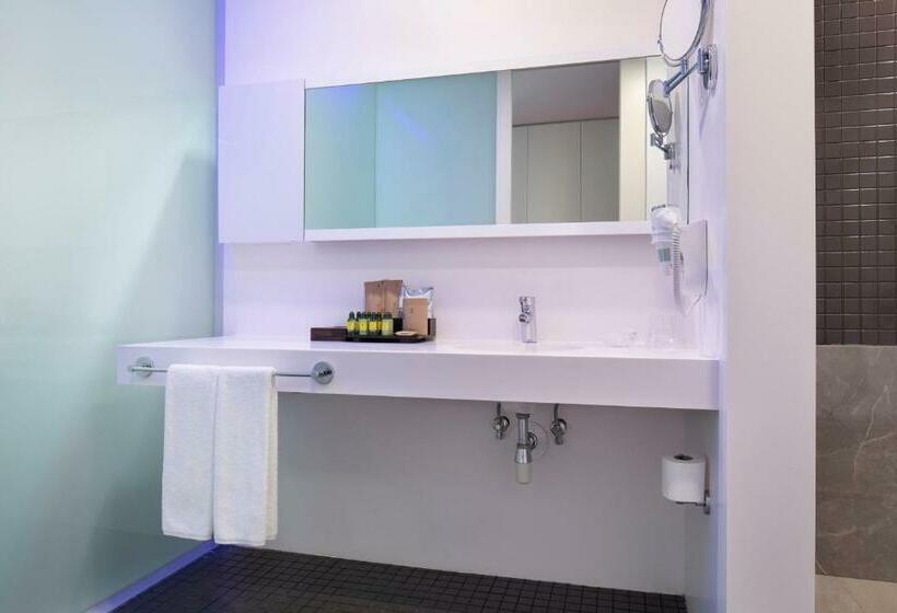 سوییت خانوادگی, Nirvana Cosmopolitan Hotel Convention & Sports Center