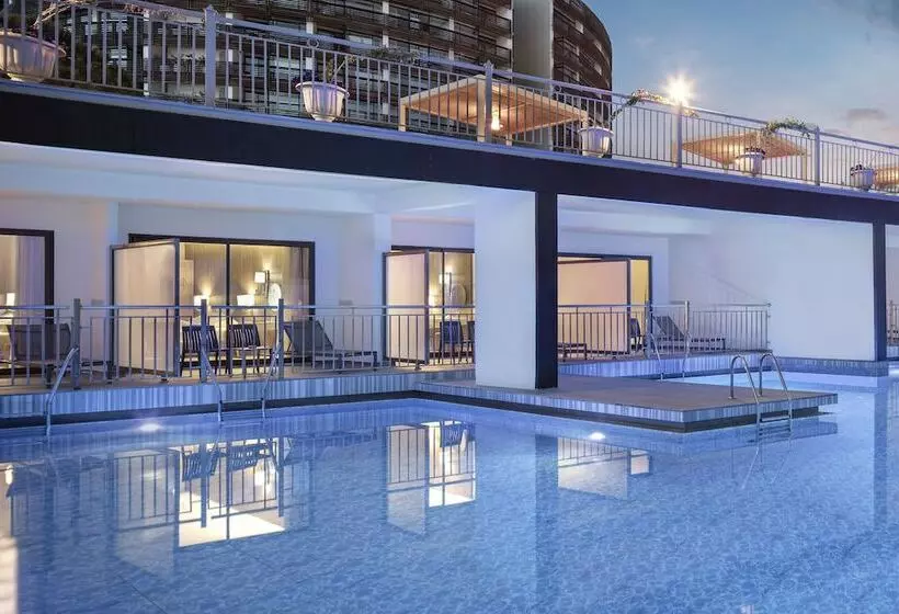سوییت خانوادگی, Nirvana Cosmopolitan Hotel   Convention & Sports Center