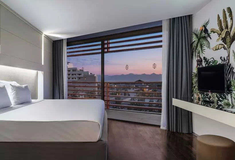 سوییت خانوادگی, Nirvana Cosmopolitan Hotel   Convention & Sports Center