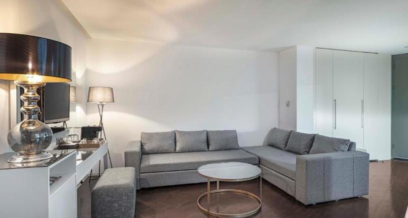 سوییت خانوادگی, Nirvana Cosmopolitan Hotel Convention & Sports Center