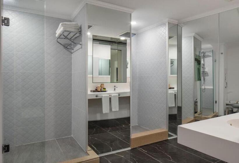 سوییت لوکس, Nirvana Cosmopolitan Hotel Convention & Sports Center