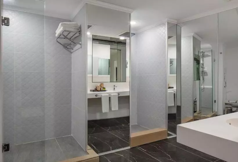 سوییت لوکس, Nirvana Cosmopolitan Hotel   Convention & Sports Center