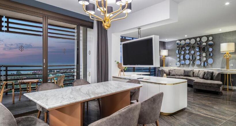 سوئیت با تخت بزرگ, Nirvana Cosmopolitan Hotel Convention & Sports Center