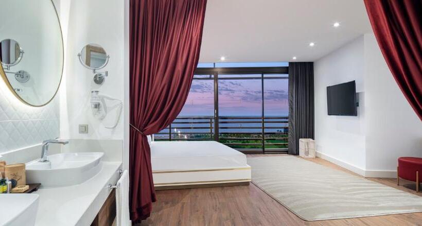 سوئیت با تخت بزرگ, Nirvana Cosmopolitan Hotel Convention & Sports Center