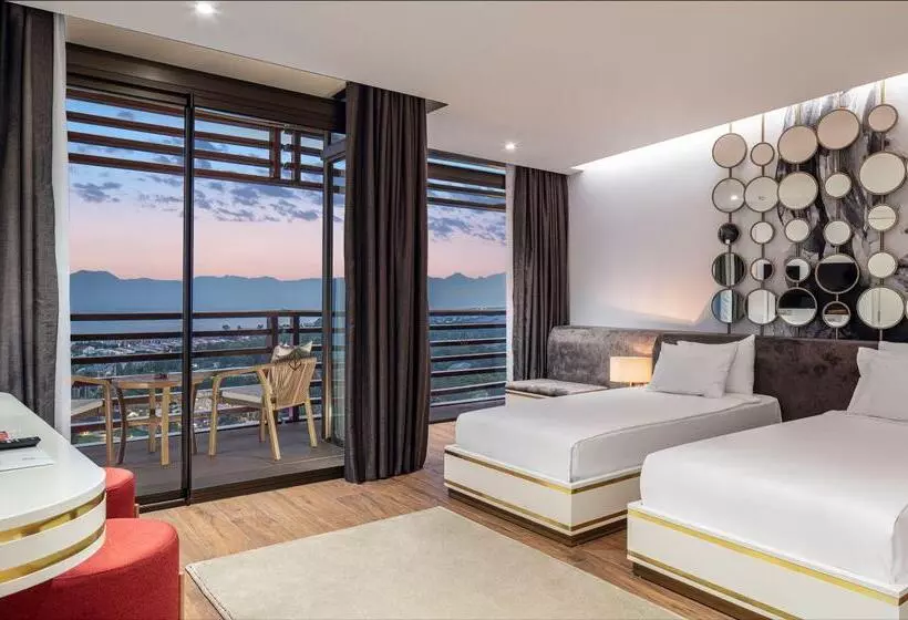 سوئیت با تخت بزرگ, Nirvana Cosmopolitan Hotel   Convention & Sports Center