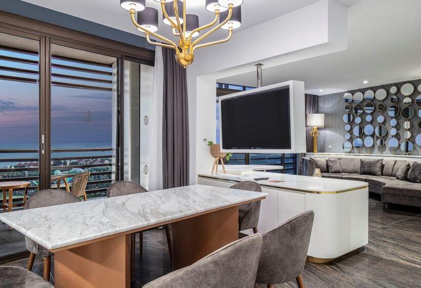 سوئیت با تخت بزرگ, Nirvana Cosmopolitan Hotel Convention & Sports Center