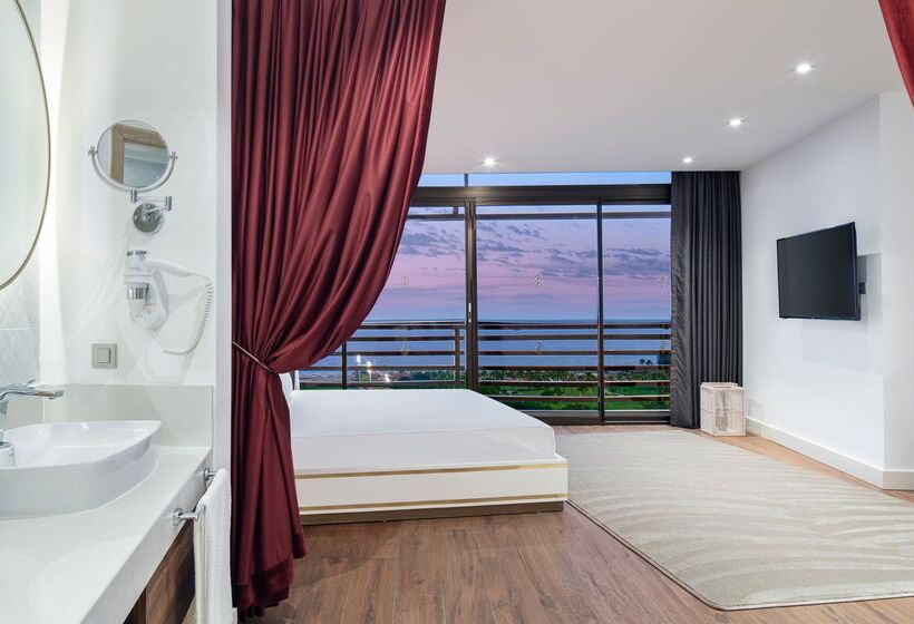 سوئیت با تخت بزرگ, Nirvana Cosmopolitan Hotel Convention & Sports Center