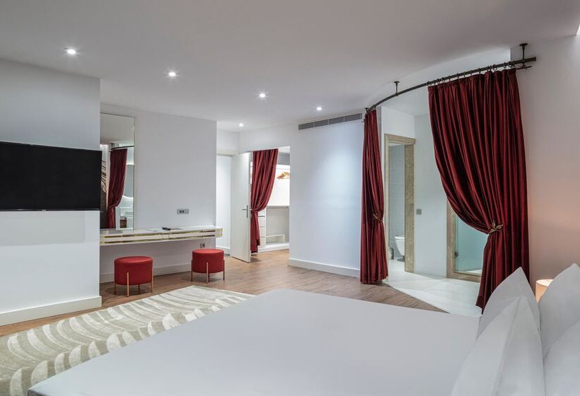 سوئیت با تخت بزرگ, Nirvana Cosmopolitan Hotel Convention & Sports Center