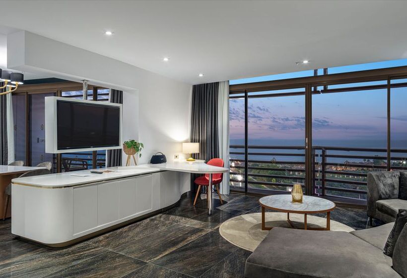 سوئیت با تخت بزرگ, Nirvana Cosmopolitan Hotel Convention & Sports Center